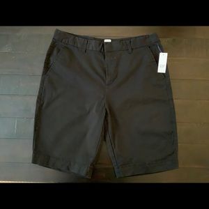 Gap black Bermuda shorts in size 10 NWT.
